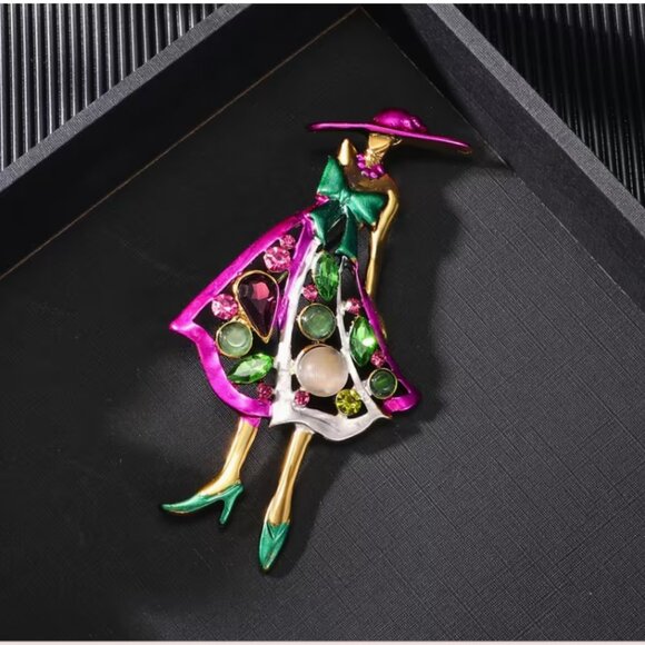 Unbranded Jewelry - Brooch in purple and green colors, lovely fashion lady. NWT!